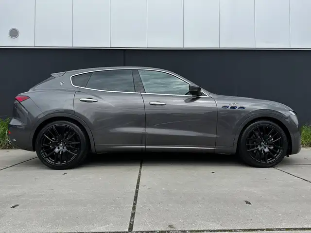Maserati Levante view 2