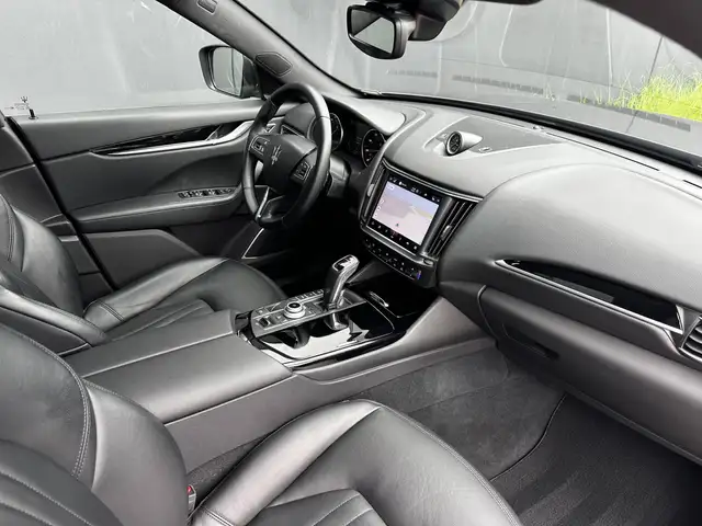 Maserati Levante view 11