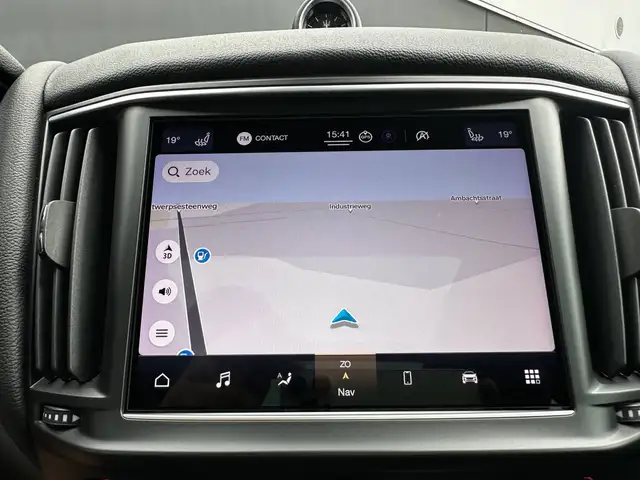 Maserati Levante view 13