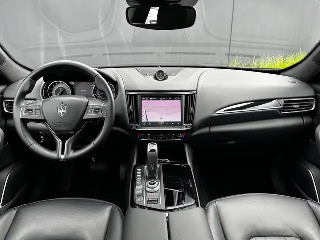 Maserati Levante view 12