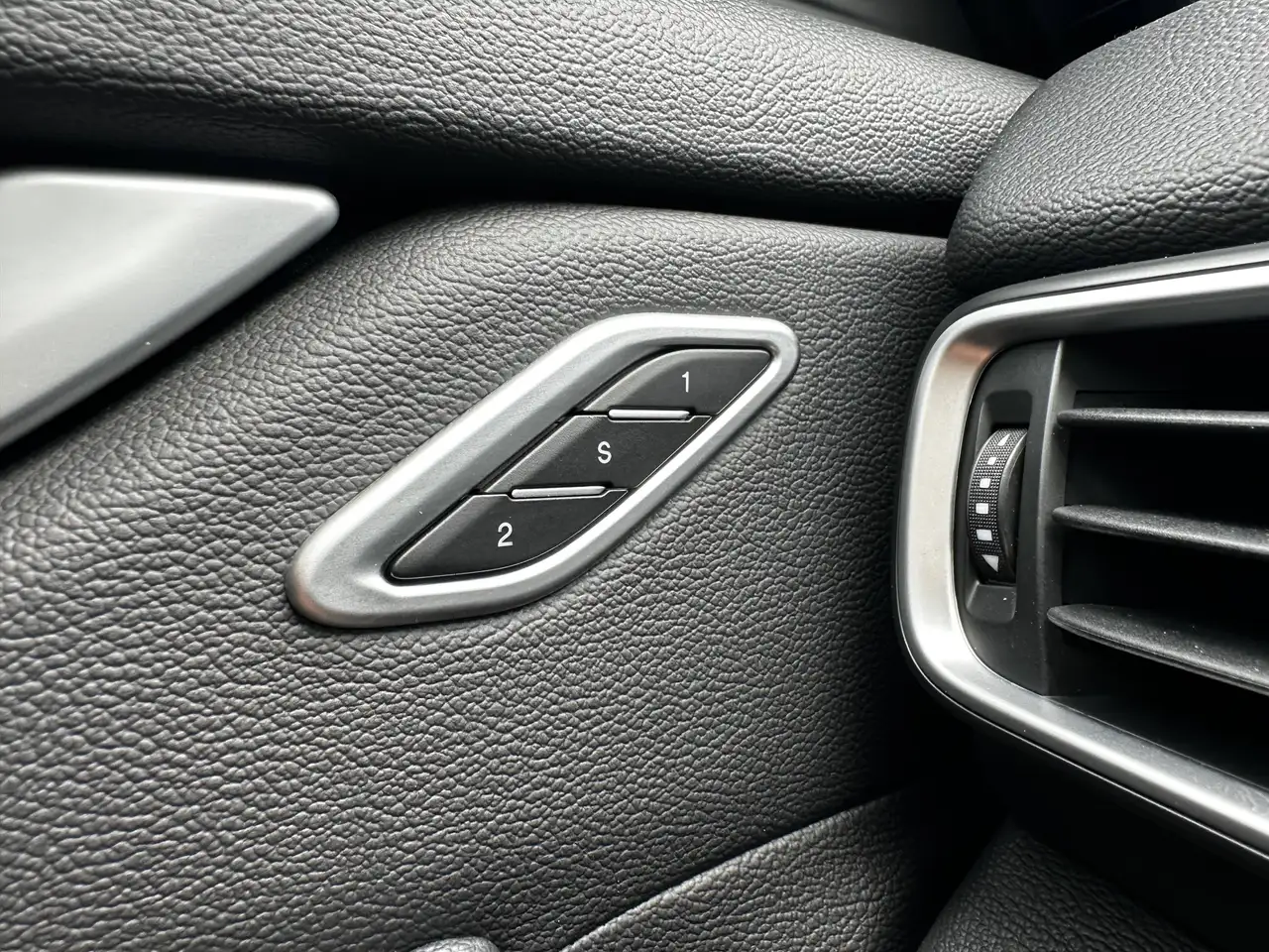 Maserati Levante 2022 — фото 23