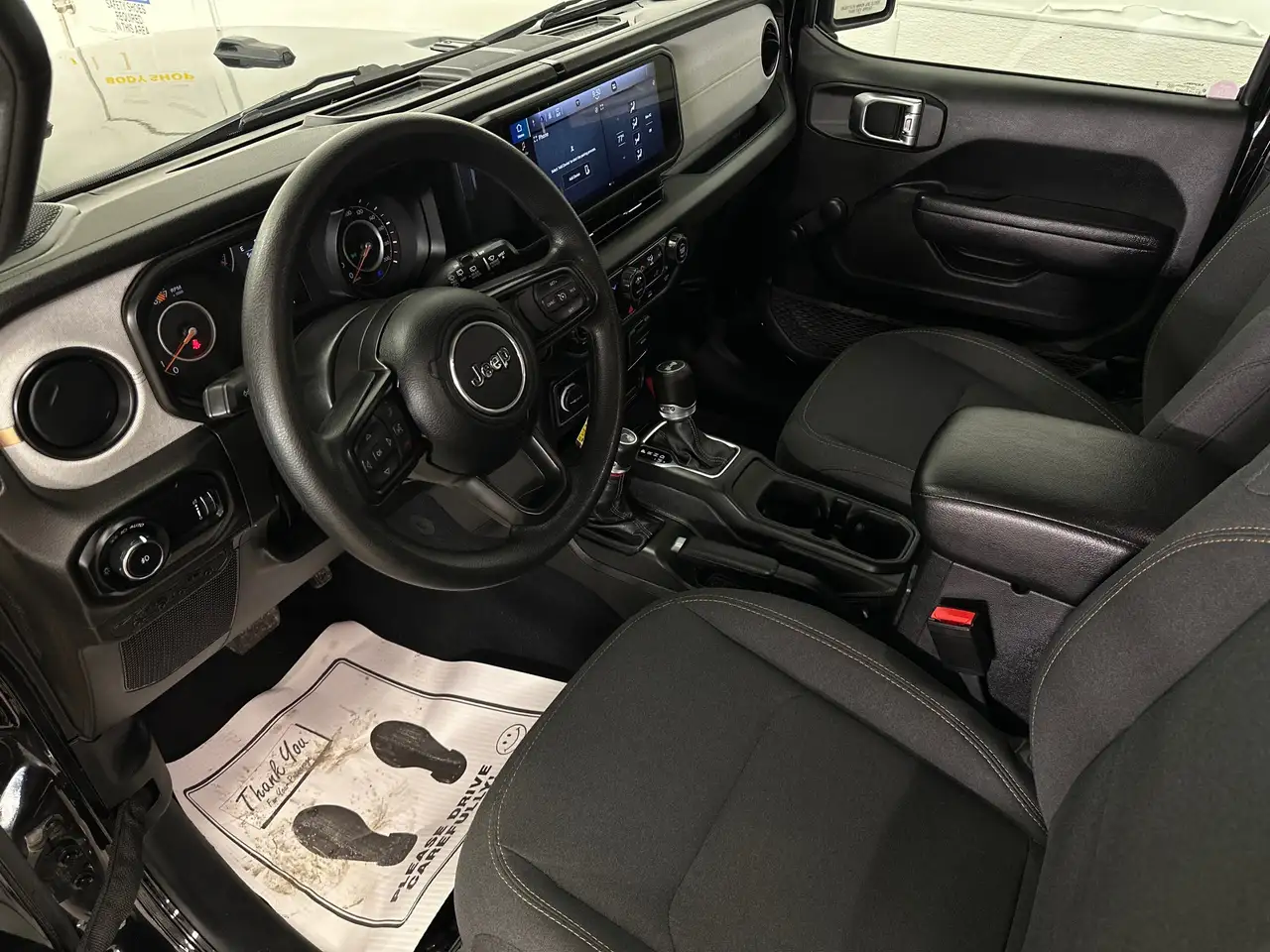 Jeep Wrangler снимка Jeep Wrangler