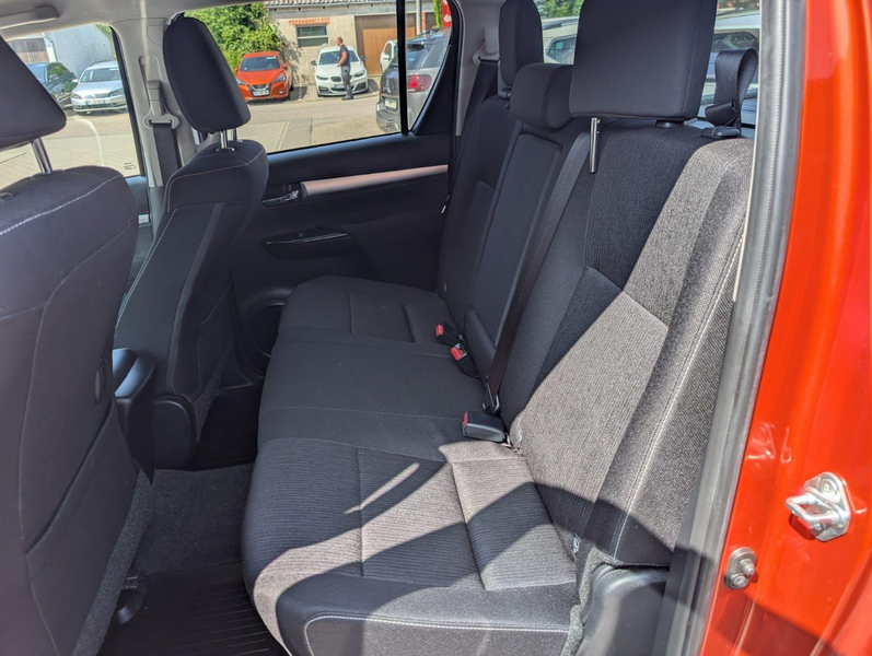 Toyota Hilux 2.8 Double Cab AHK Rollo Navi SHZ LED Kamera — photo 11