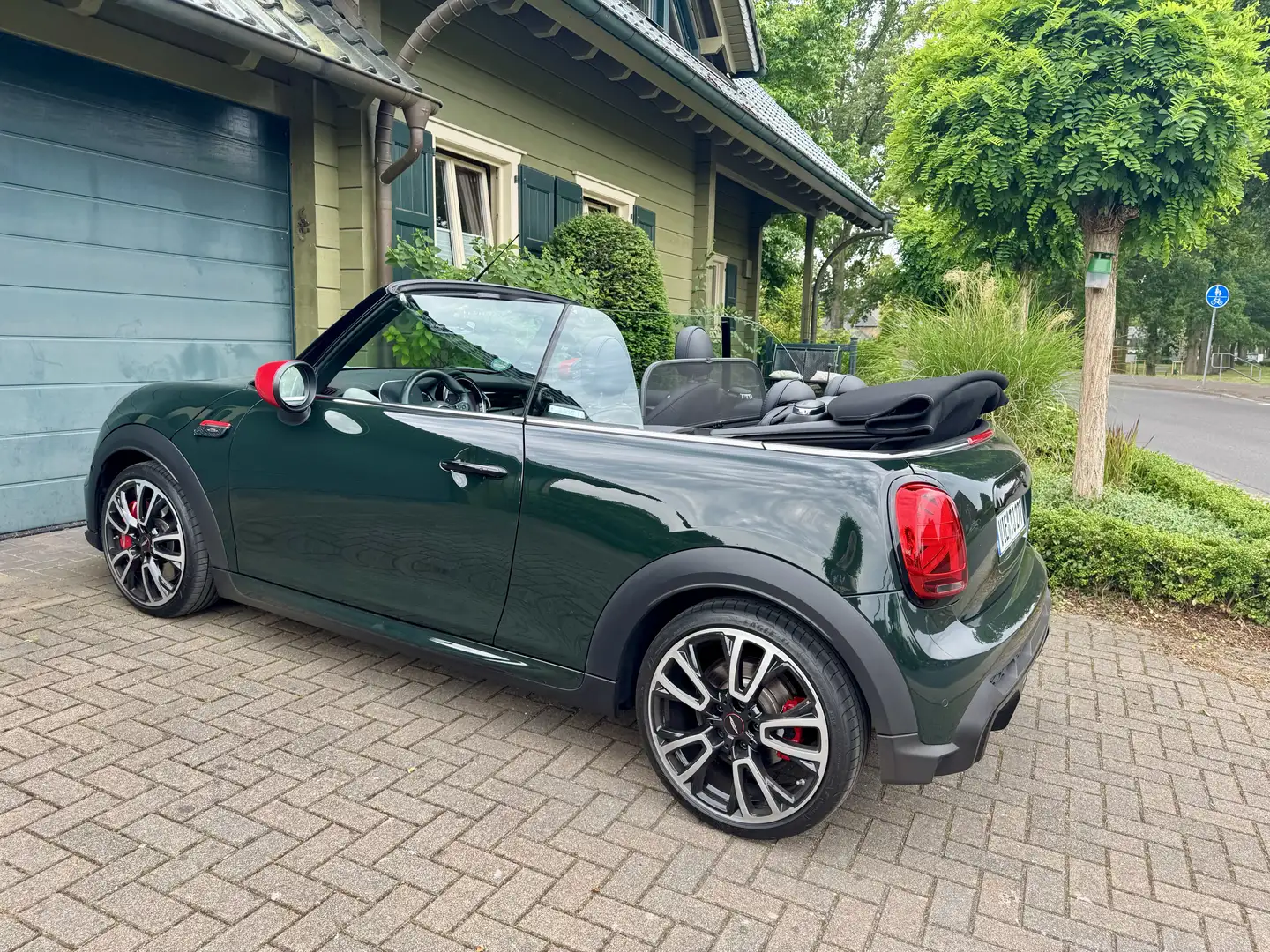 MINI John Cooper Works Cabrio Mini John Cooper Works Cabrio Aut.John Cooper Work Grün - 1