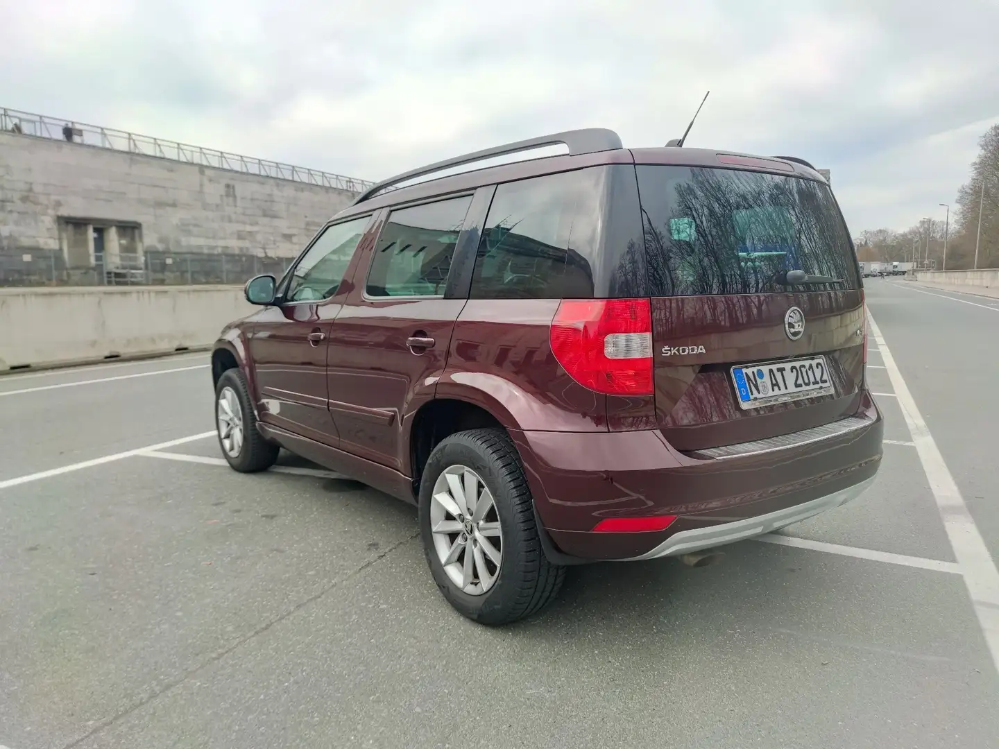 Skoda Yeti 1.2 TSI DSG Rot - 2