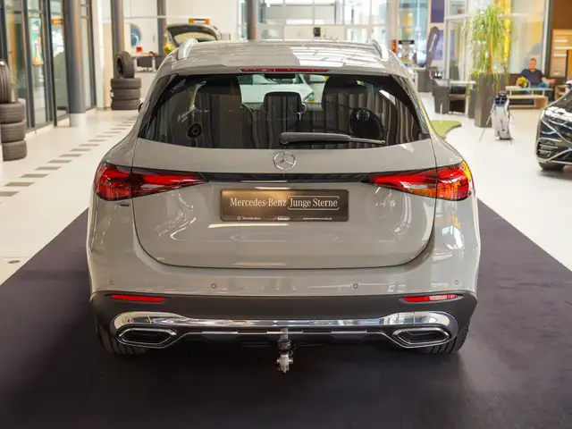 Mercedes-Benz GLC view 4