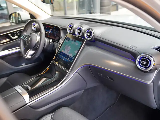 Mercedes-Benz GLC view 13