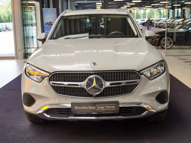 Mercedes-Benz GLC view 9