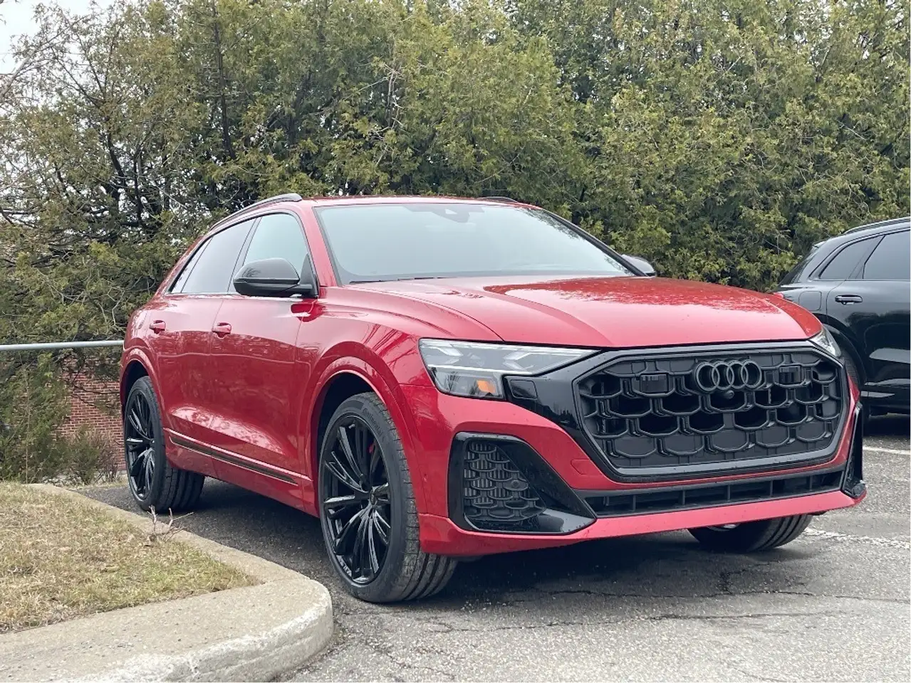 Audi SQ8 снимка Audi SQ8