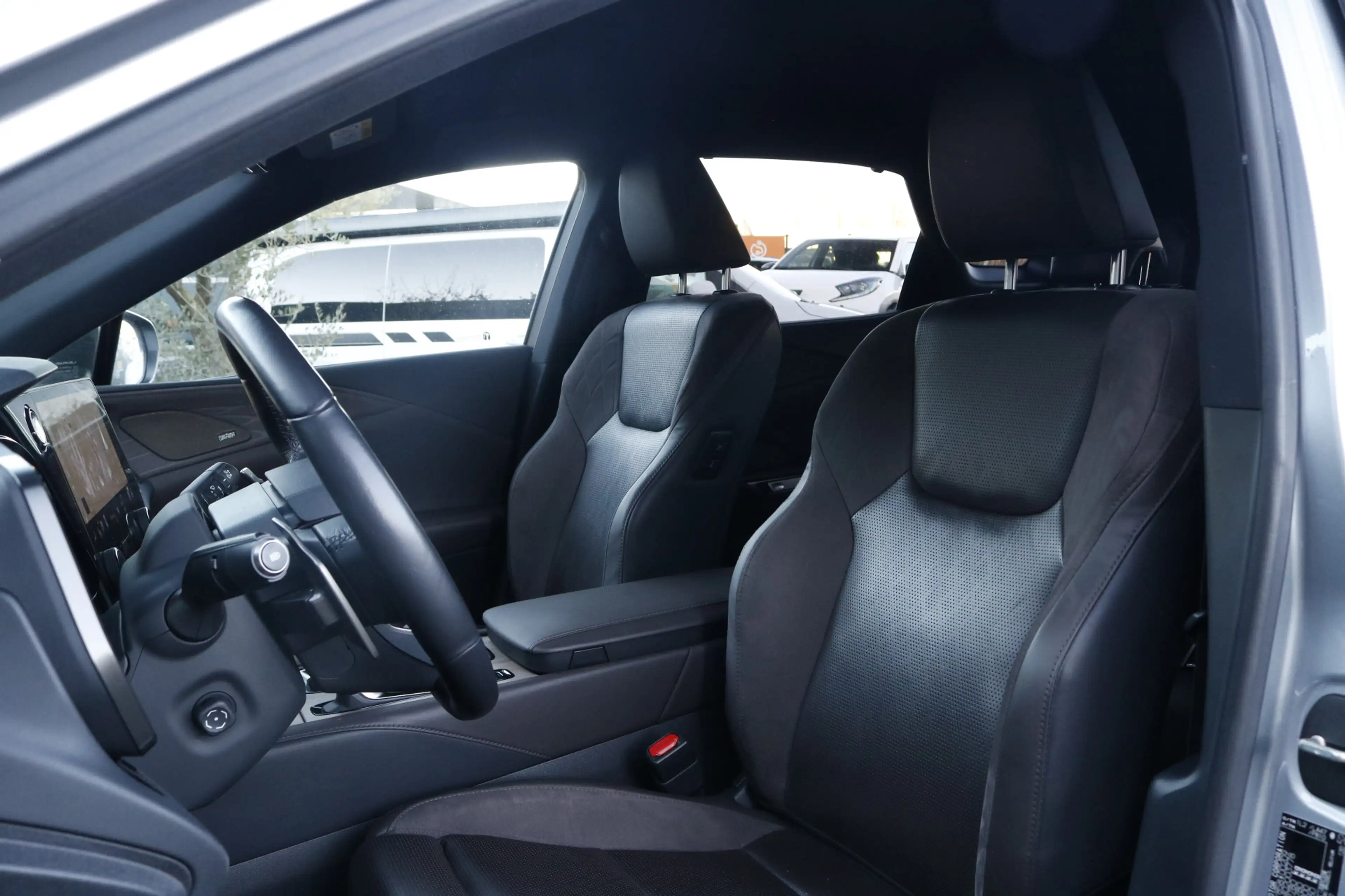 Lexus RX 450h 450h+ Plug-in Hybrid President Line | Mark Levinso — photo 11
