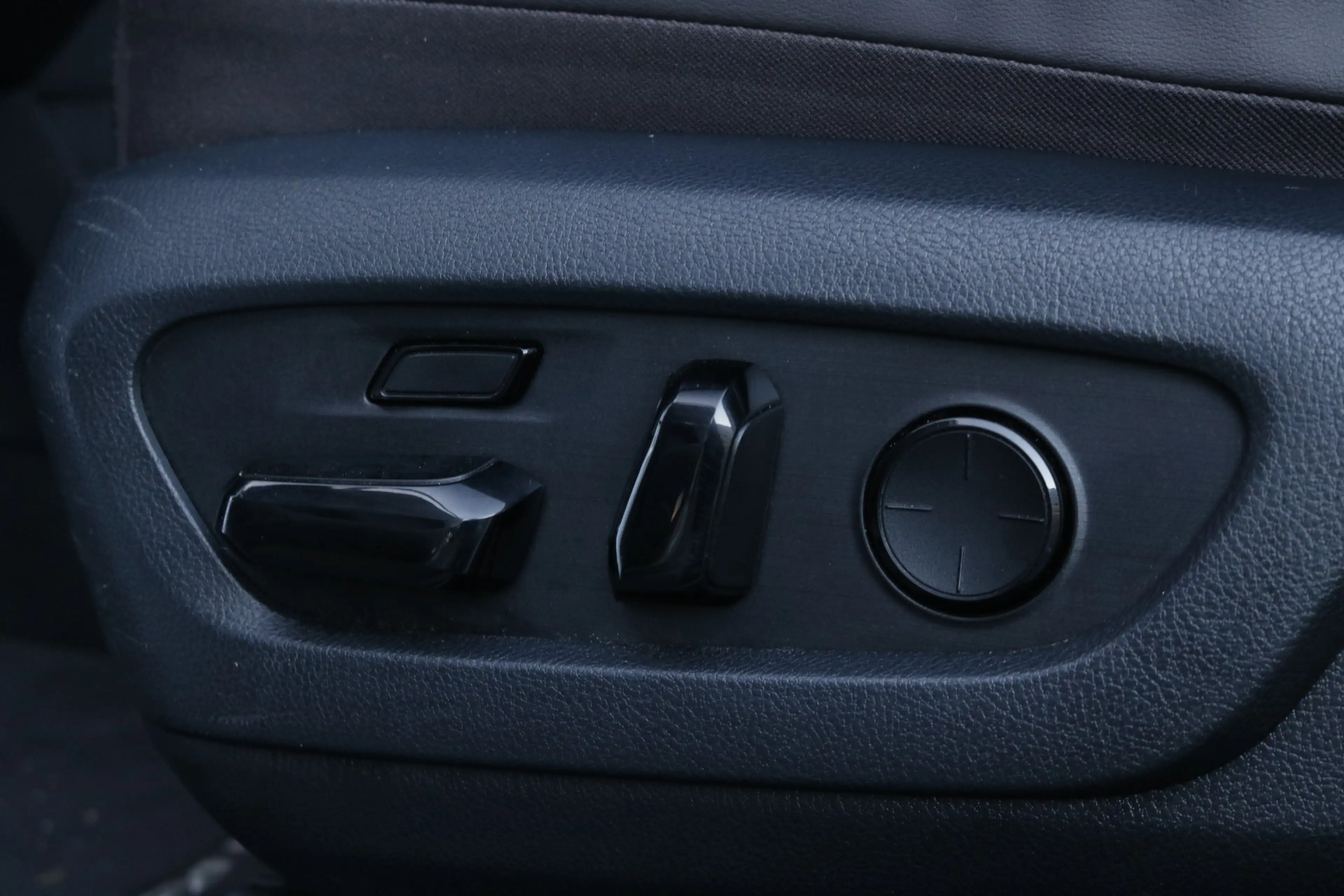 Lexus RX 450h 450h+ Plug-in Hybrid President Line | Mark Levinso — photo 12