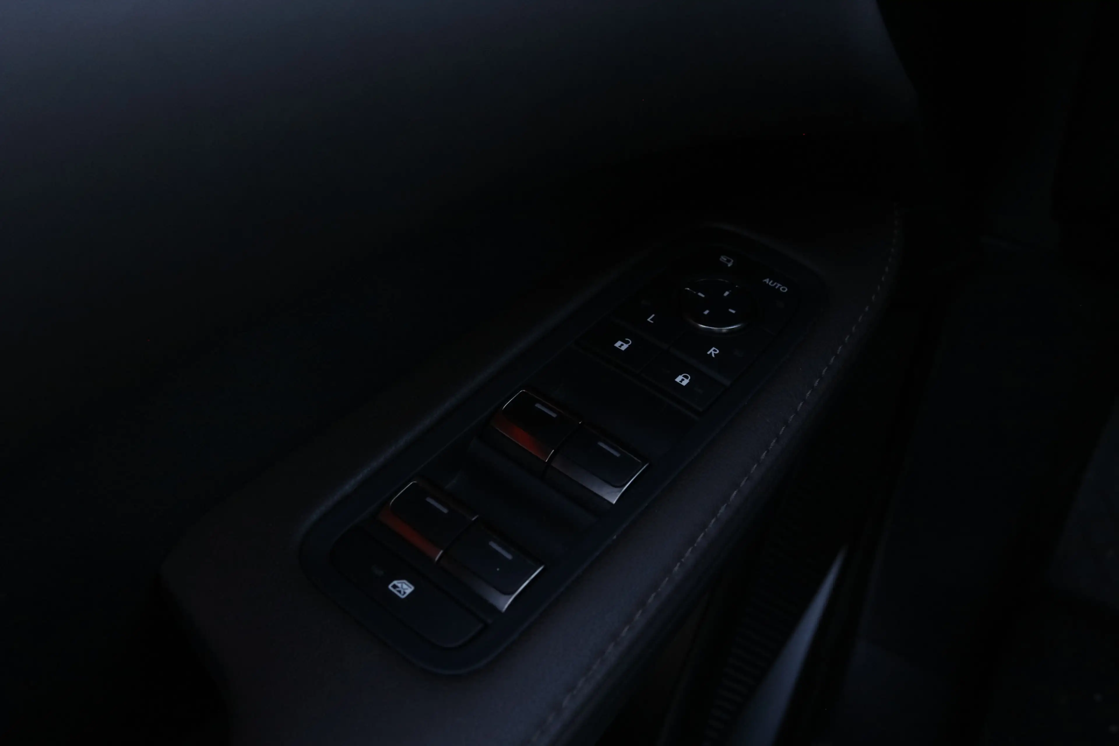 Lexus RX 450h 450h+ Plug-in Hybrid President Line | Mark Levinso — photo 15