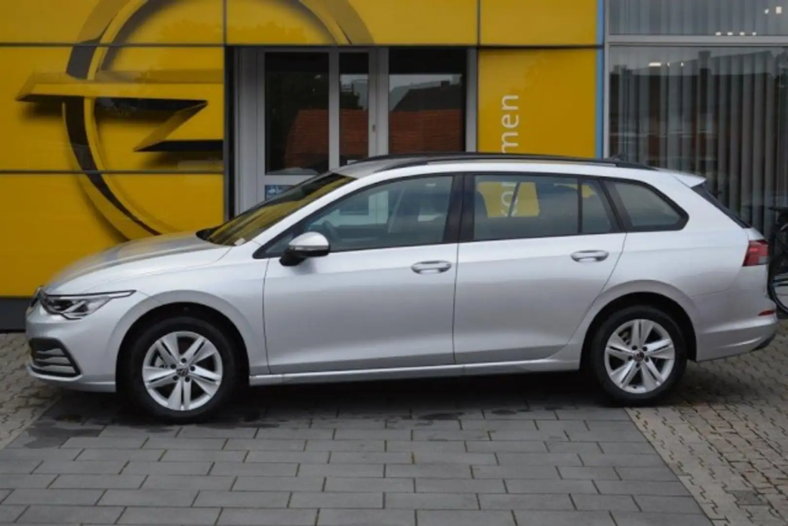 Volkswagen Golf Variant Life 1.0eTSI/DSGNavi/Kamera/AppConnect Silber - 2