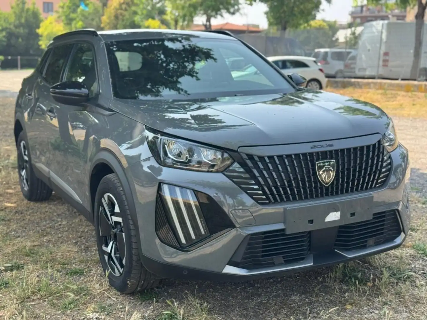 Peugeot 2008 PureTech 100cv S&S Allure +GPL Grau - 1