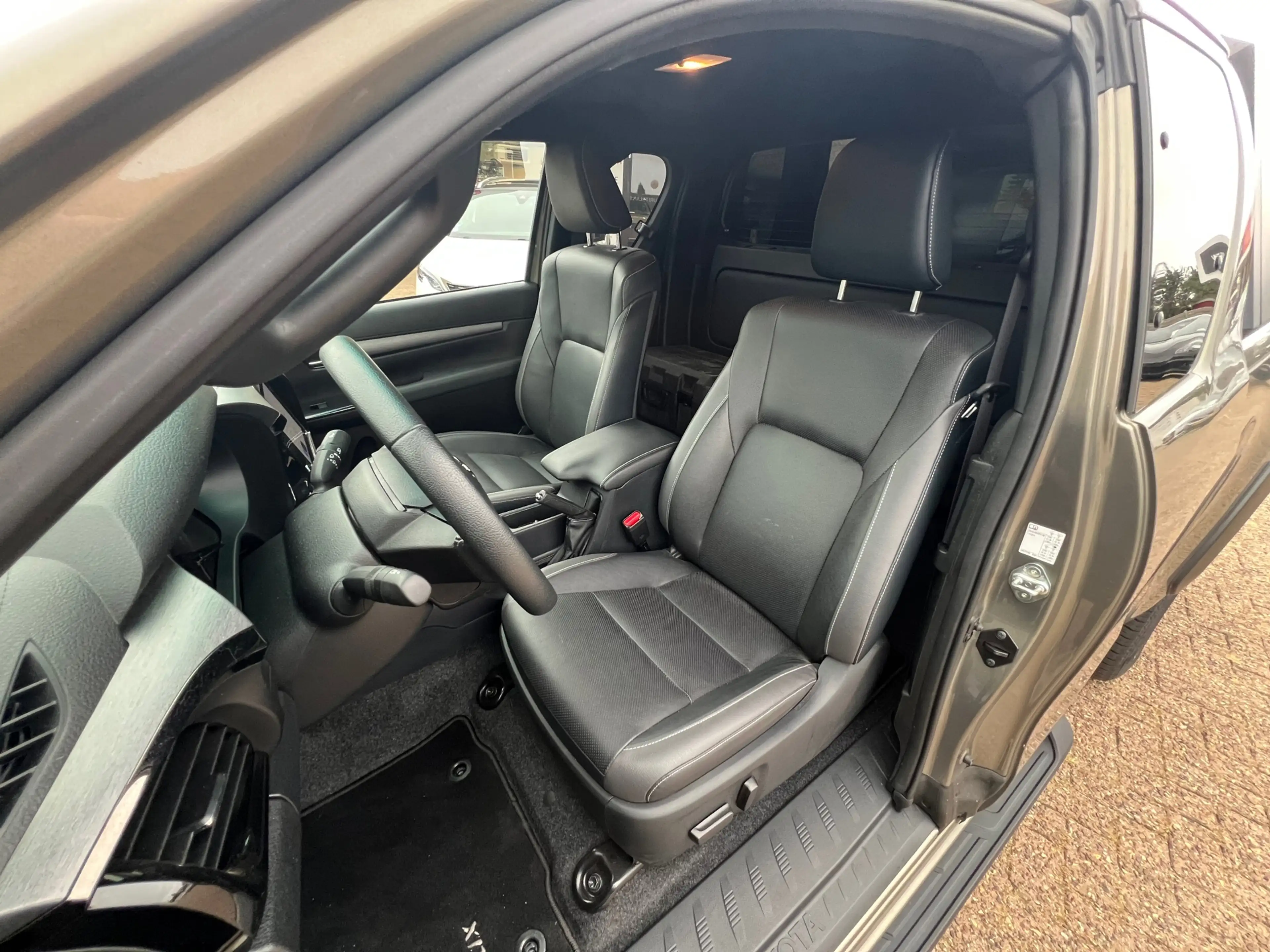 Toyota Hilux 2.8 D-4D Xtra Cab Invincible Navi-Camera-Keyless-T — photo 8