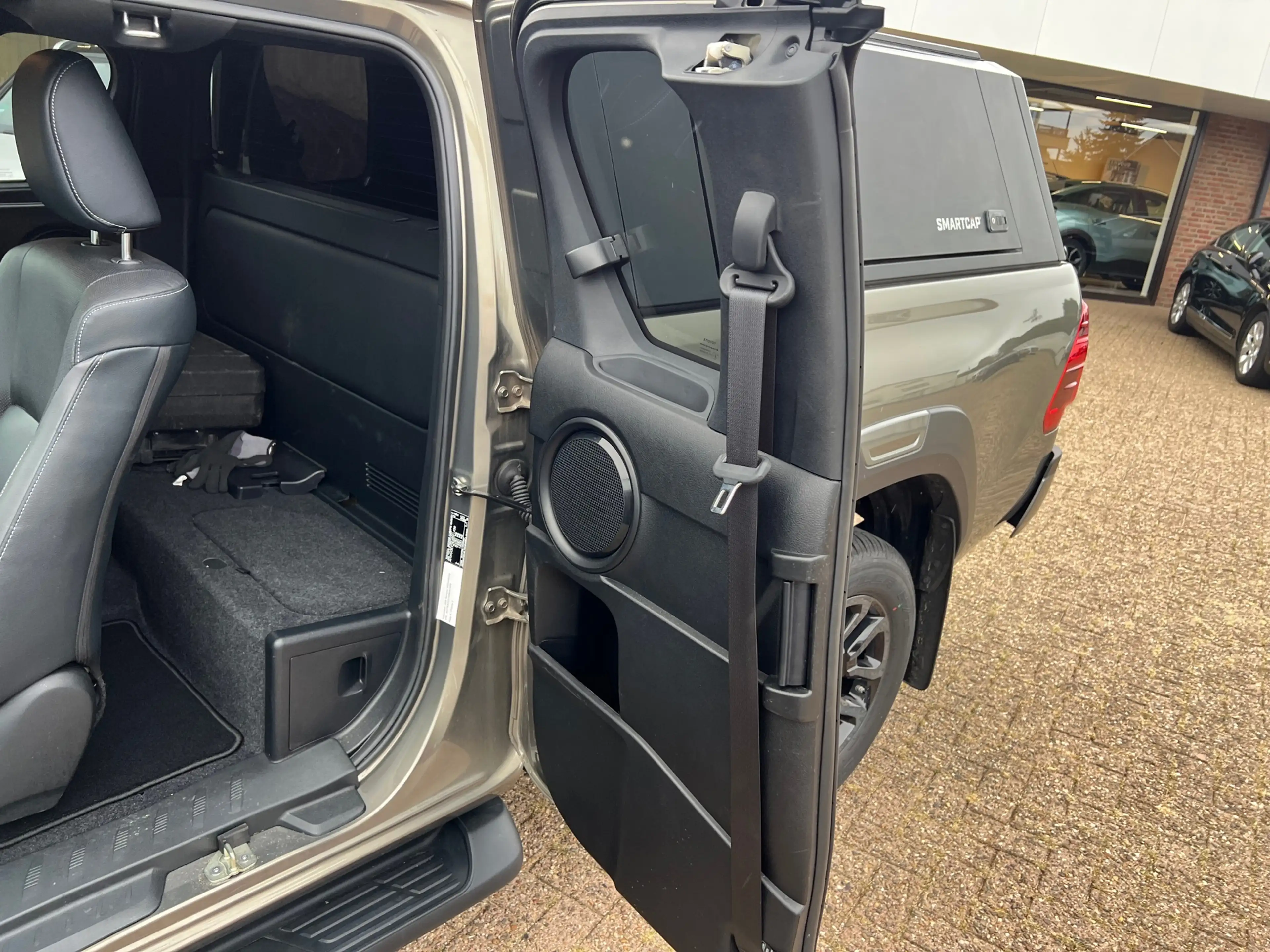 Toyota Hilux 2.8 D-4D Xtra Cab Invincible Navi-Camera-Keyless-T — photo 10