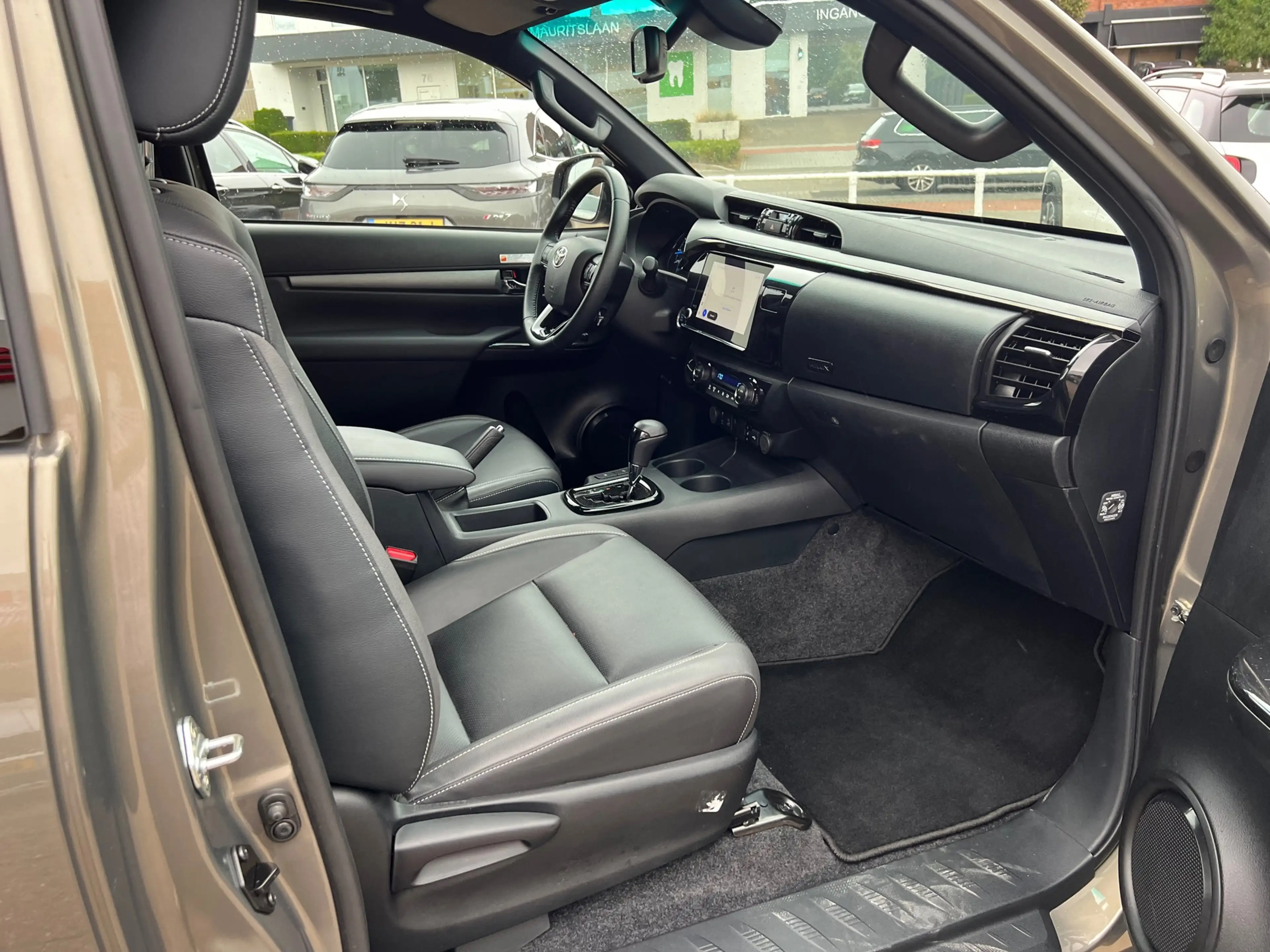 Toyota Hilux 2.8 D-4D Xtra Cab Invincible Navi-Camera-Keyless-T — photo 11