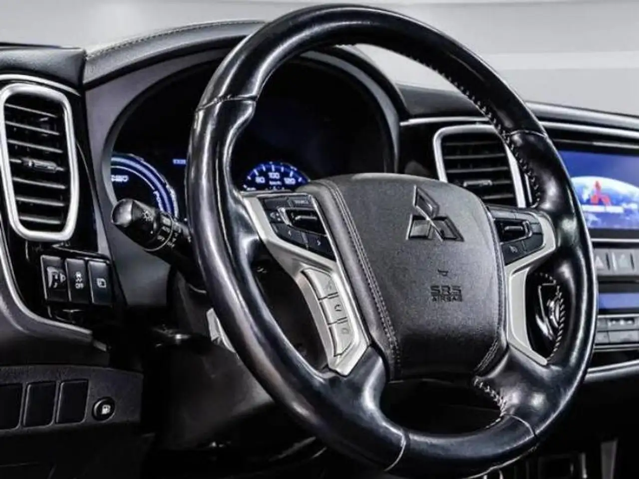 Mitsubishi Outlander снимка Mitsubishi Outlander