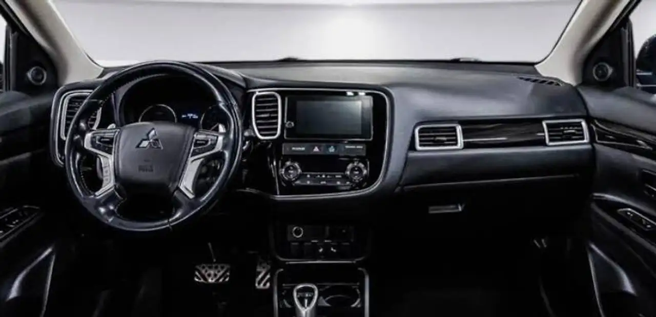 Mitsubishi Outlander снимка Mitsubishi Outlander