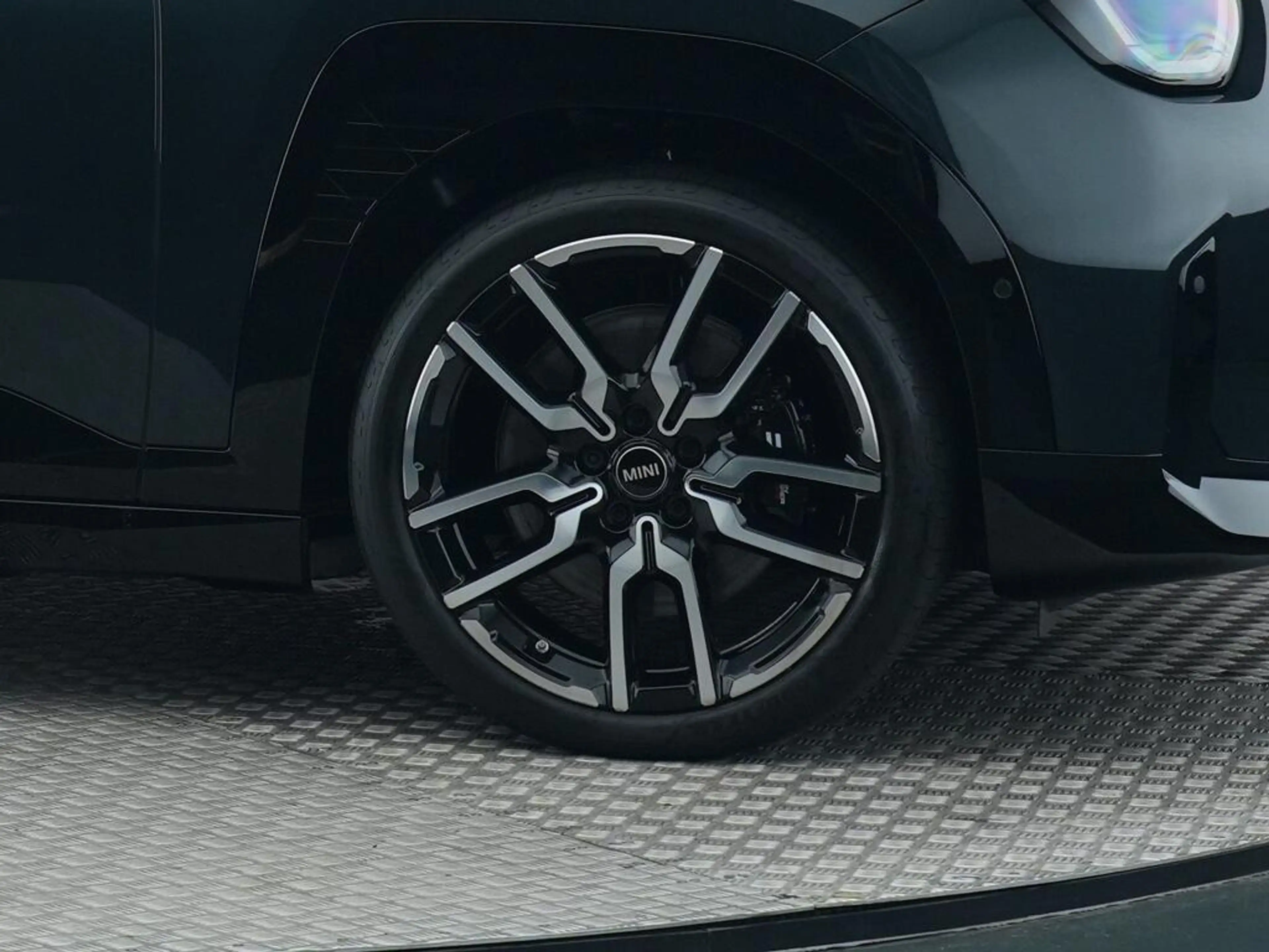 MINI Aceman SE John Cooper Works XL 54.2 kWh — photo 15