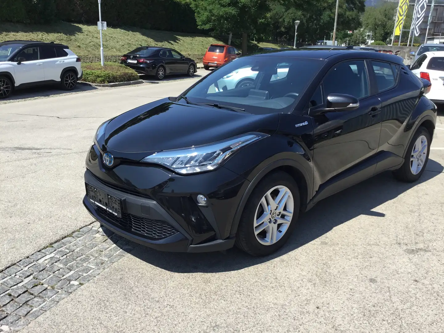 Toyota C-HR C-HR 1,8 Hybrid C-ENTER CVT C-ENTER Schwarz - 1