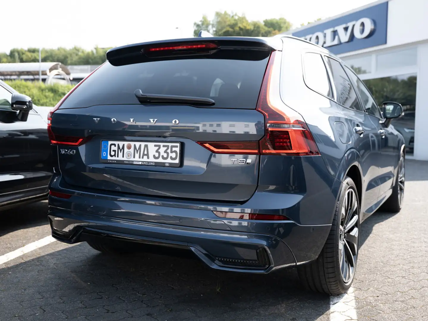 Volvo XC60 T8 AWD Ultra Dark Plug-In STANDHZ LED Blauw - 2