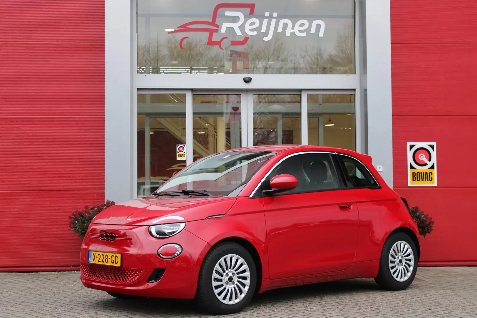 Fiat 500e RED 95PK 24 kWh | NAVIGATIE | APPLE CARPLAY/ANDROI Rood - 1