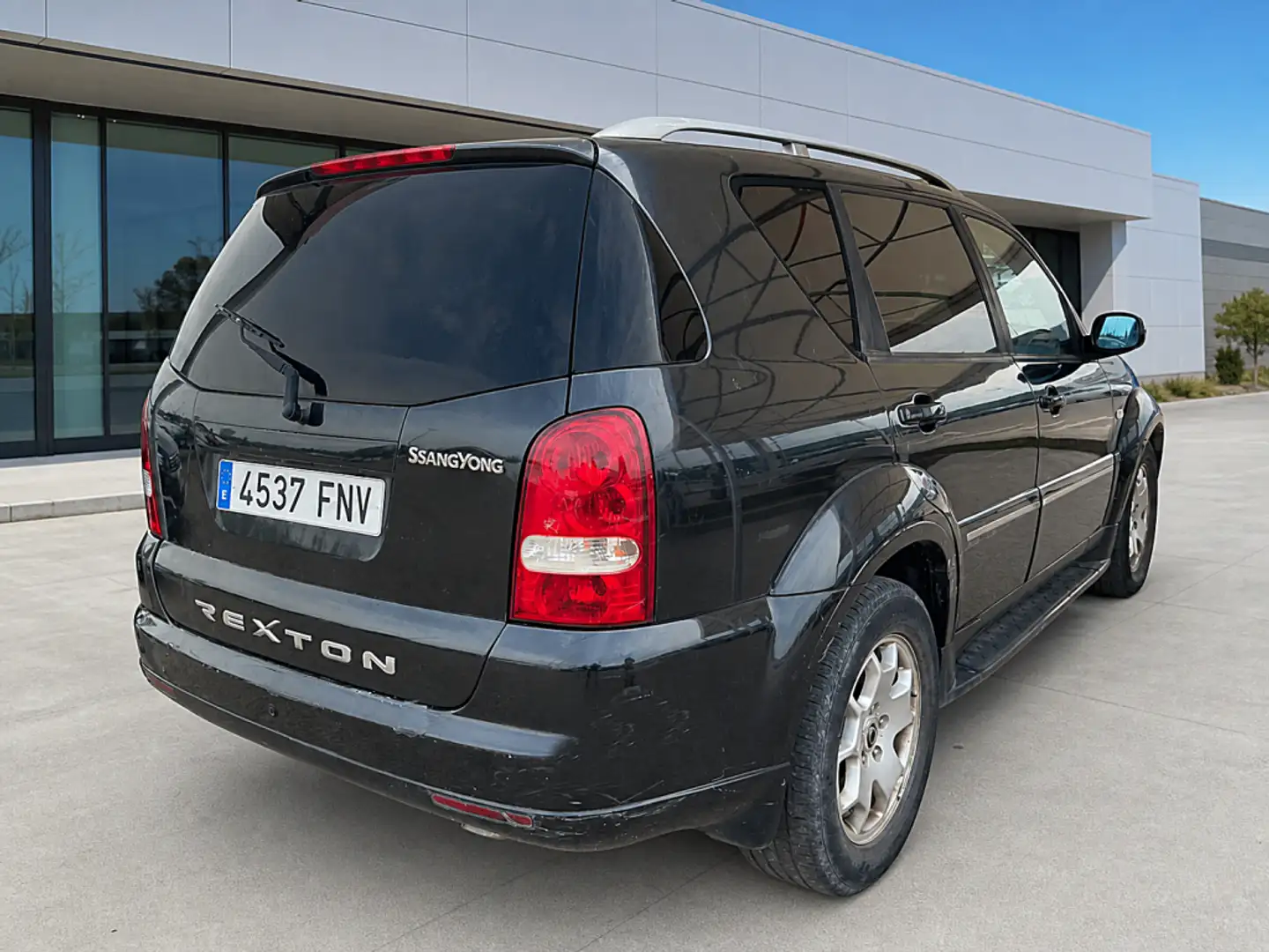 SsangYong Rexton 270Xdi Executive Profesional Negro - 2