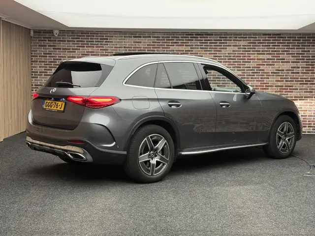Mercedes-Benz 300 view 2