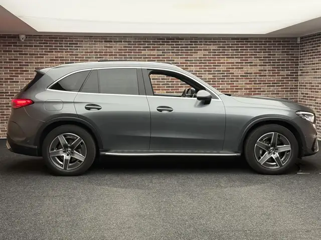 Mercedes-Benz 300 view 4