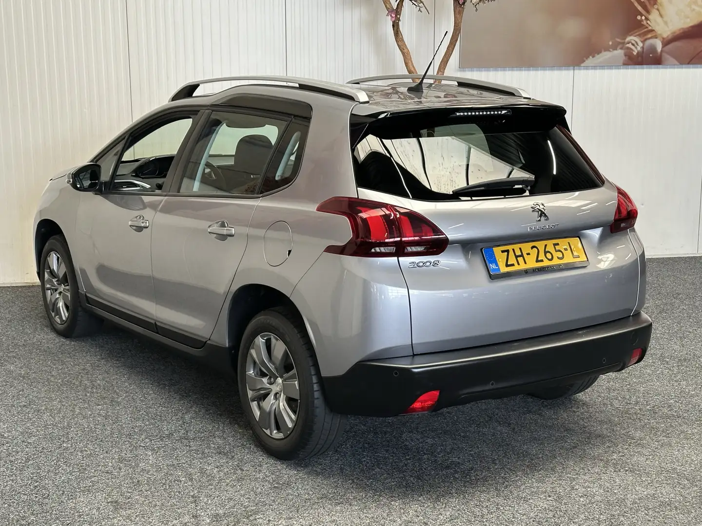 Peugeot 2008 1.2 PURE TECH BLUE LION PANORAMADAK NAVIGATIE AIRC Gris - 2