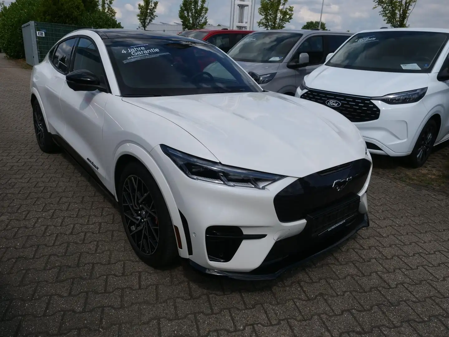 Ford Mustang Mach-E GT AWD Matrix Pano Weiß - 2
