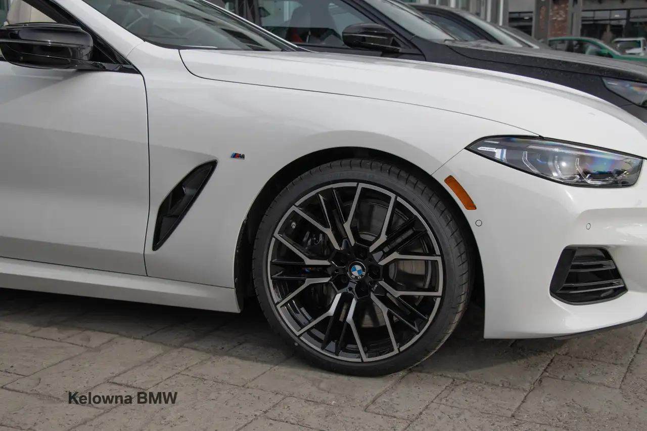 BMW 8 Series снимка BMW 8 Series
