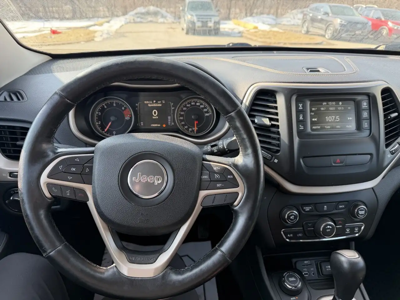Jeep Cherokee снимка Jeep Cherokee