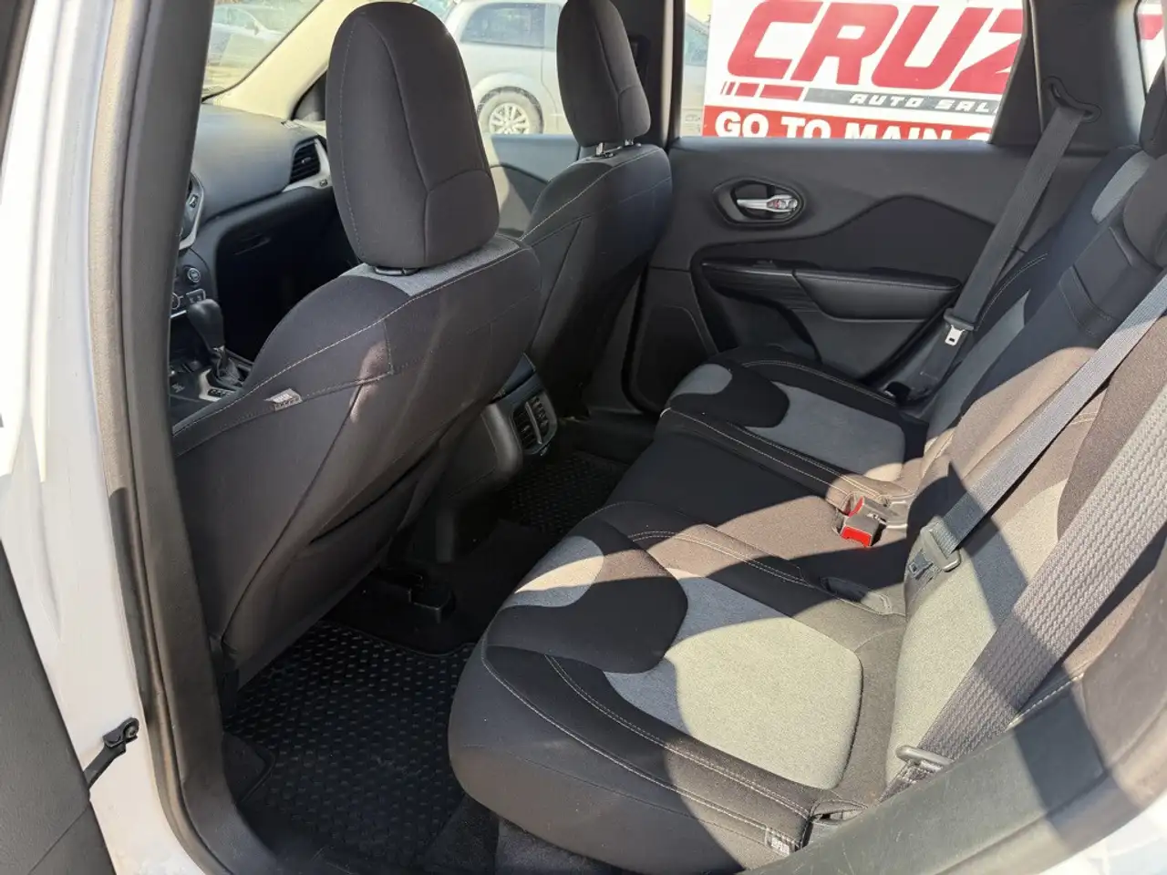 Jeep Cherokee снимка Jeep Cherokee