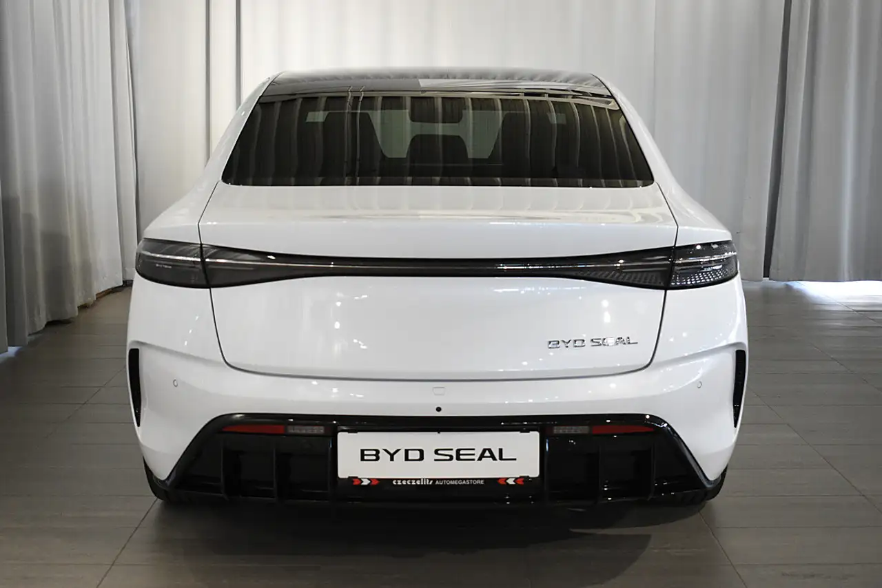 BYD SEAL