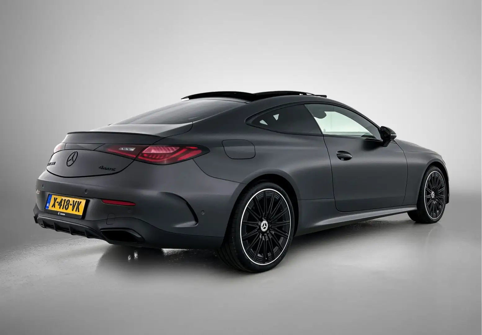 Mercedes-Benz CLE 300 Coupé 4MATIC AMG-Line | Night pack | Panorama schu Grau - 2