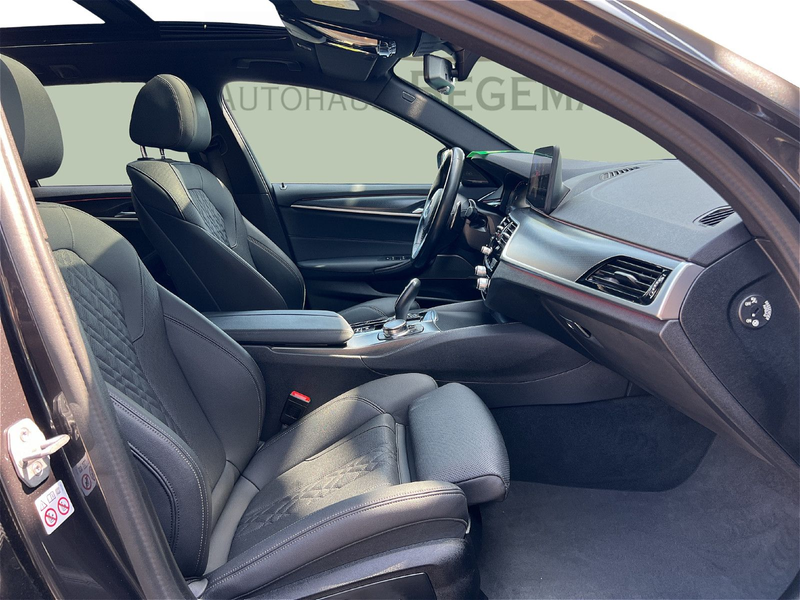 BMW 520 d T M Sportpaket AHK Pano HK — photo 11