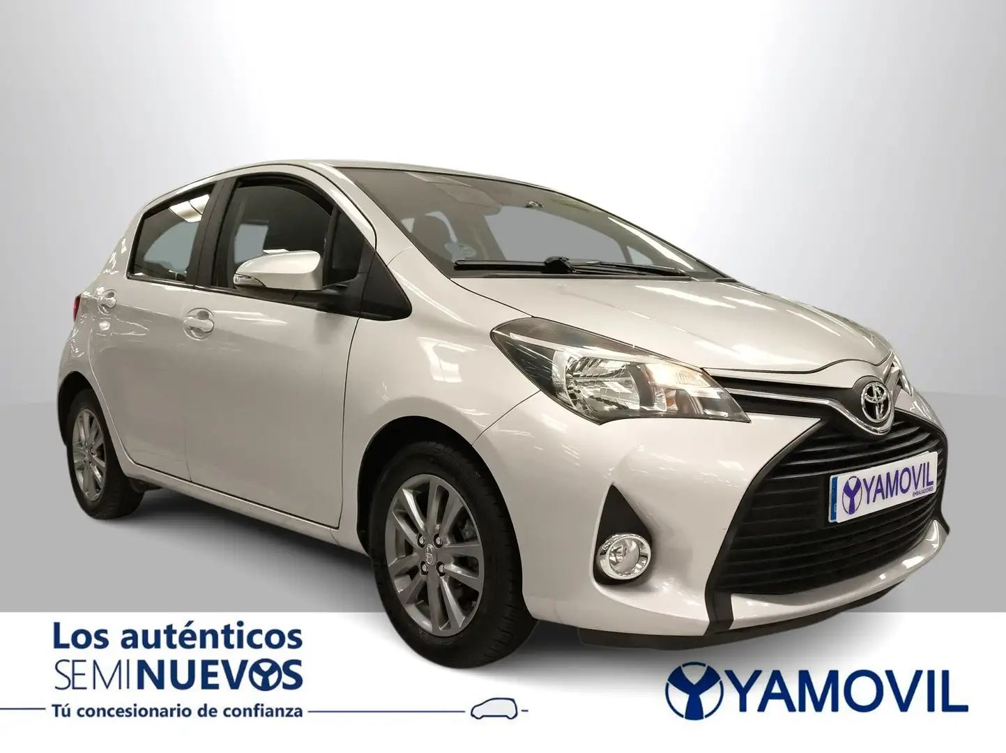 Toyota Yaris 1.0 Active Plateado - 2