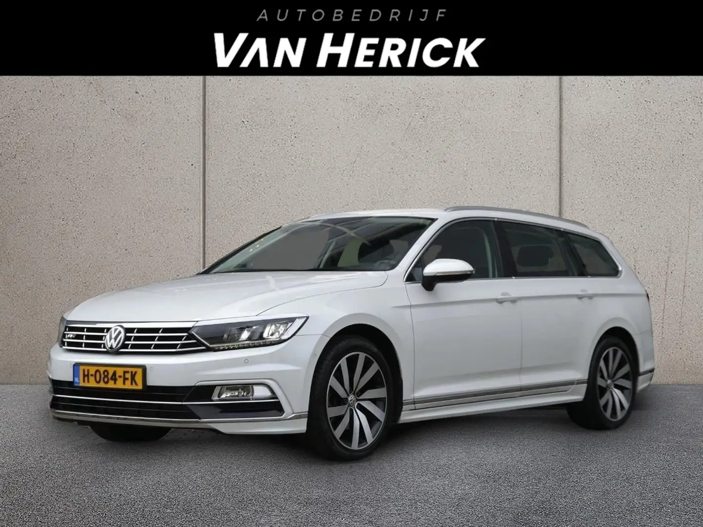 Volkswagen Passat Variant 1.5 TSI R-line Automaat | Camera | Virtual cockpit Wit - 1