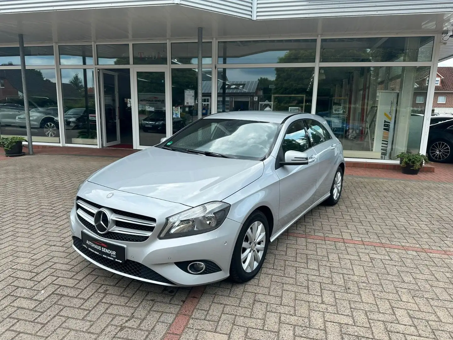 Mercedes-Benz A 180 A -Klasse A 180 BlueEfficiency*KAMERA*TOP Silber - 2