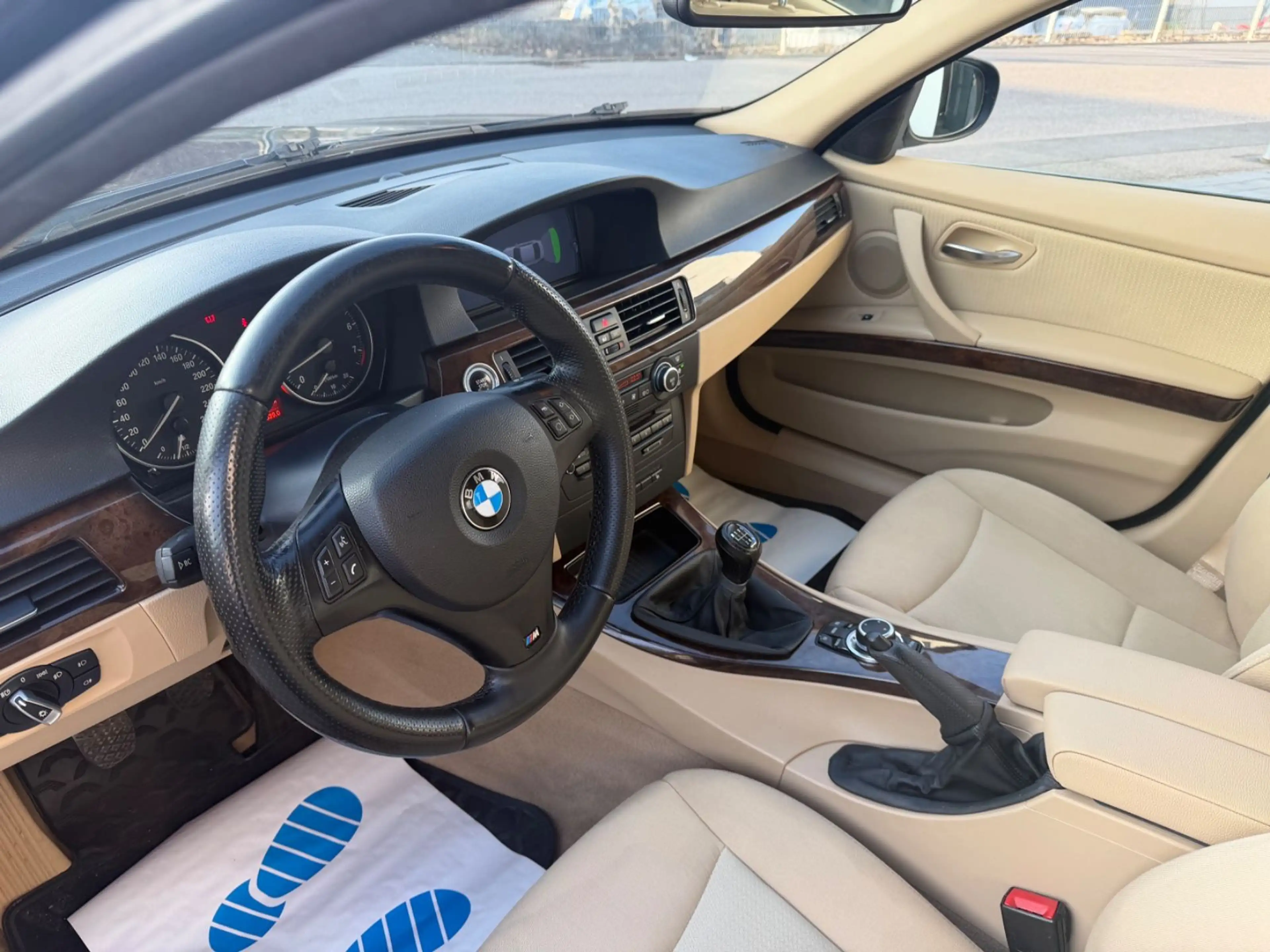 BMW 325 i Lim e90 Schalter/Navi — photo 6