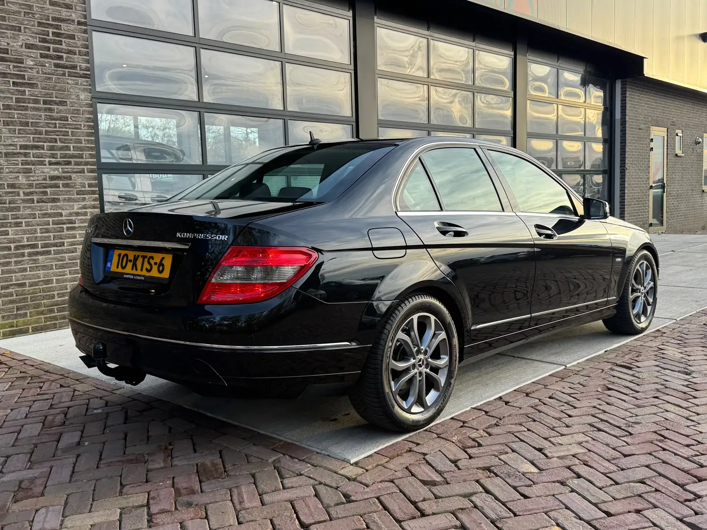 Mercedes-Benz C 180 K BlueEFFICIENCY Business Edition Avantgarde | 1/2 Zwart - 2
