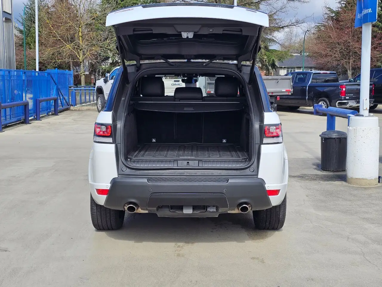 Land Rover Range Rover Sport снимка Land Rover Range Rover Sport