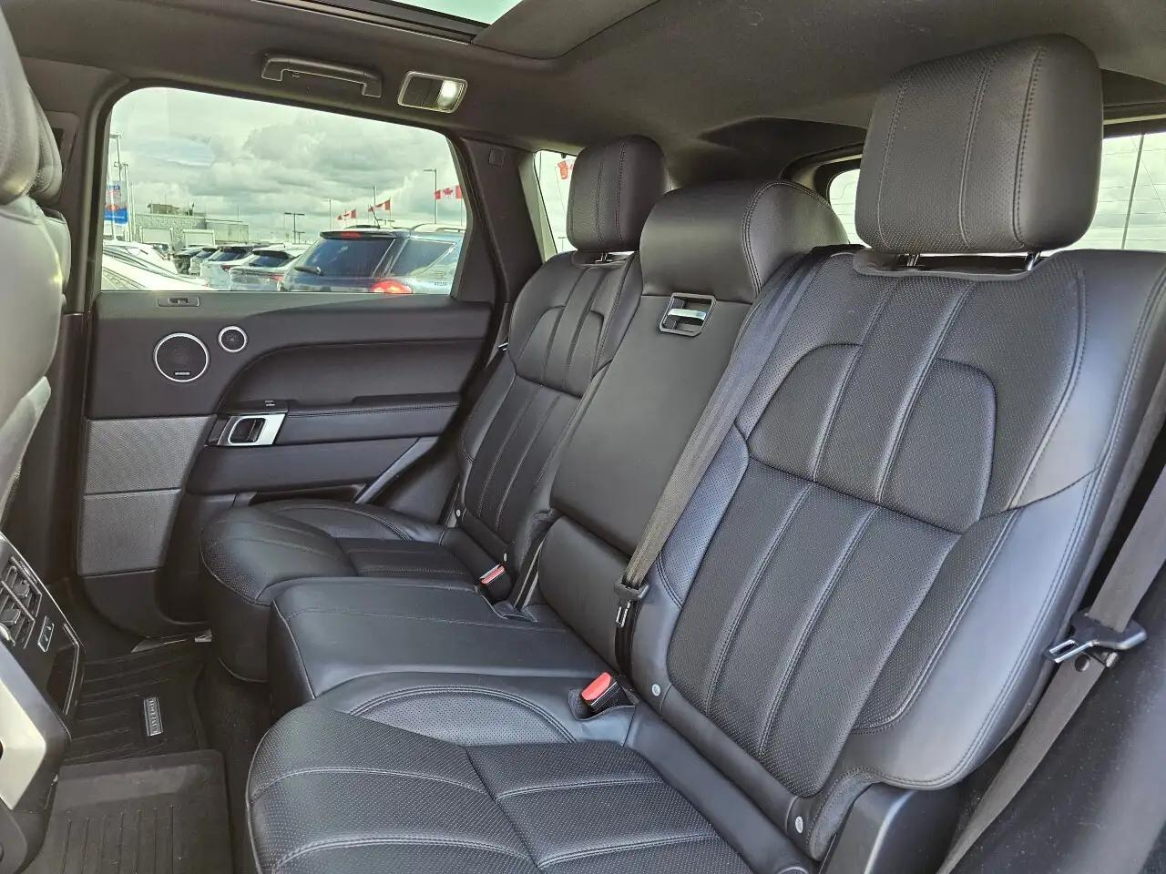 Land Rover Range Rover Sport снимка Land Rover Range Rover Sport
