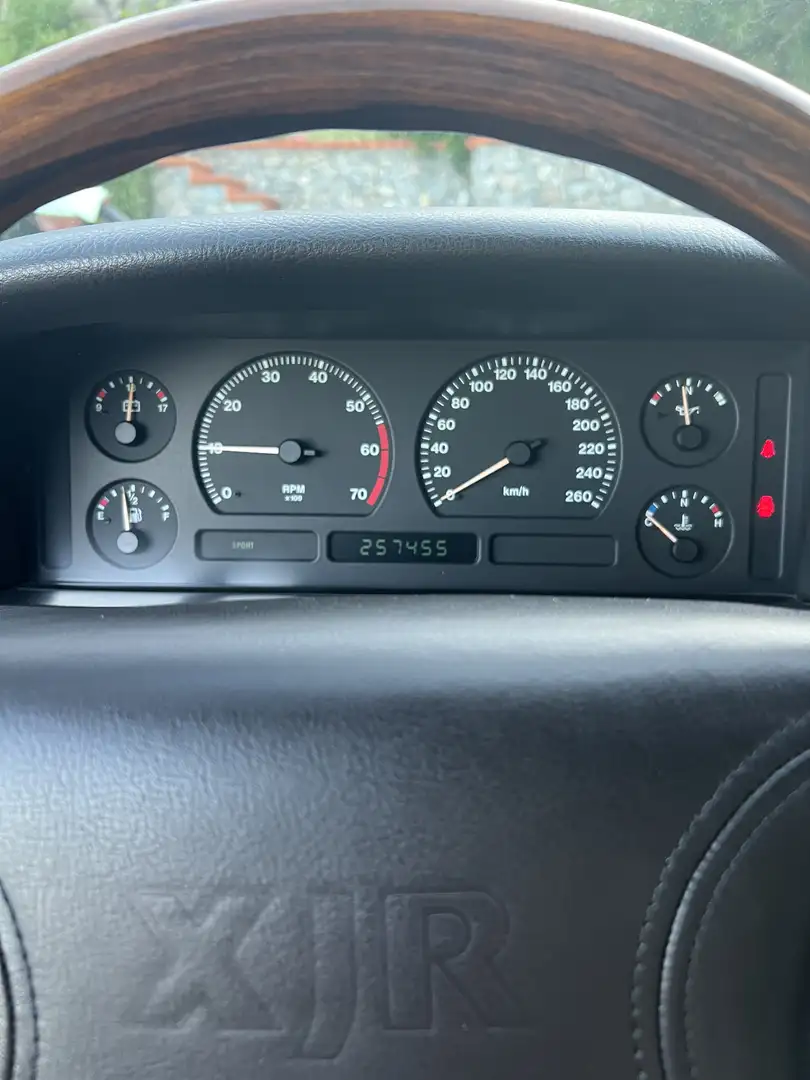 Jaguar XJR 4.0 Supercharged - 1