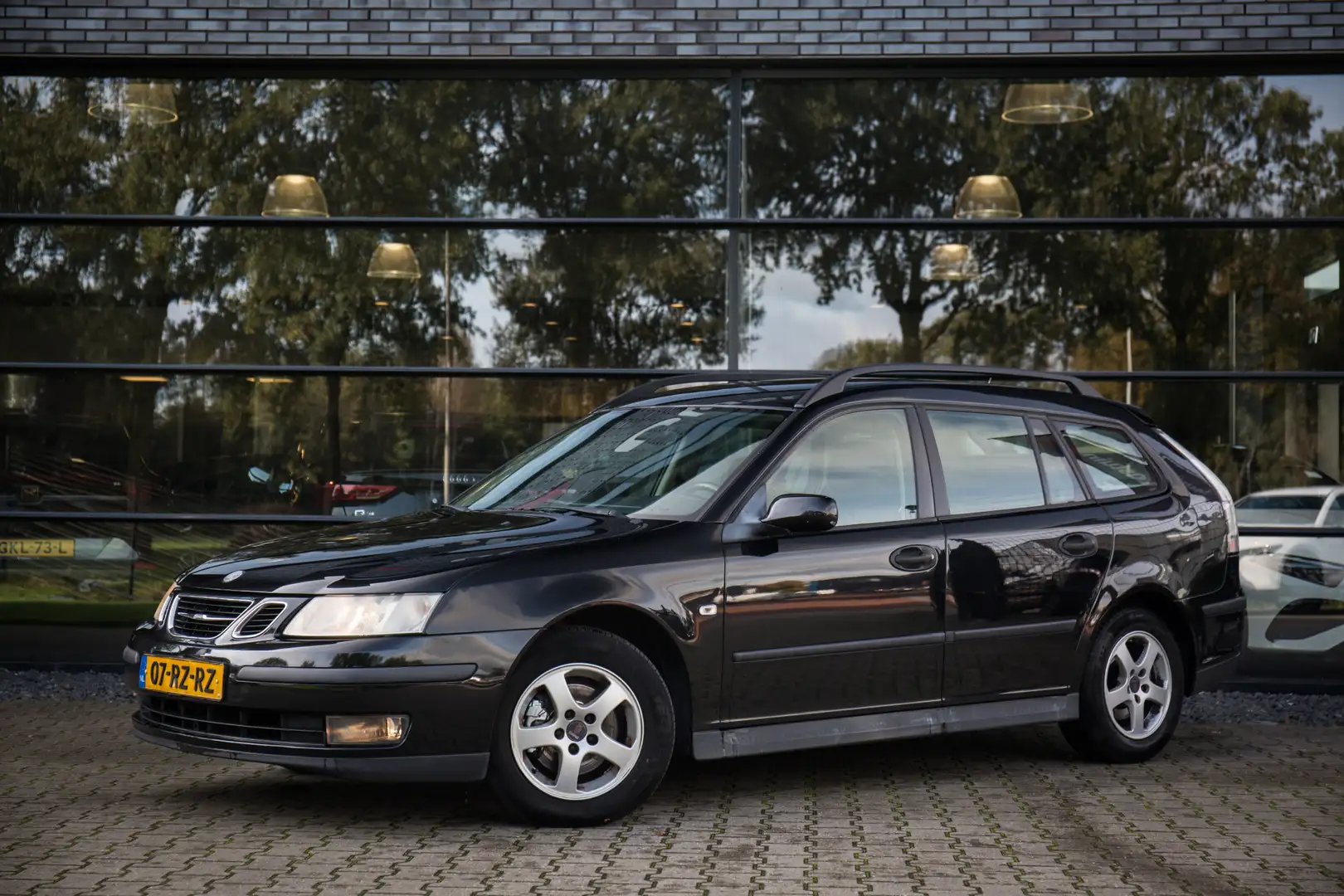 Saab 9-3 Sport Estate 1.8 Linear Business Zwart - 2