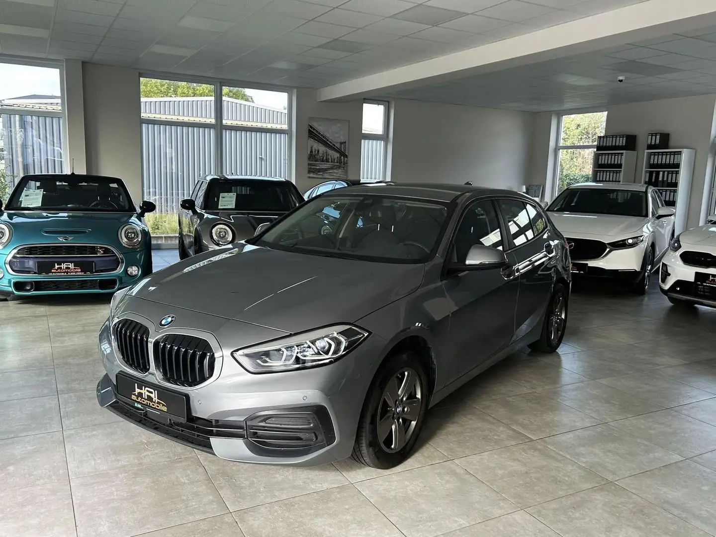 BMW 118 i Advantage Automatik/Navi Grau - 1