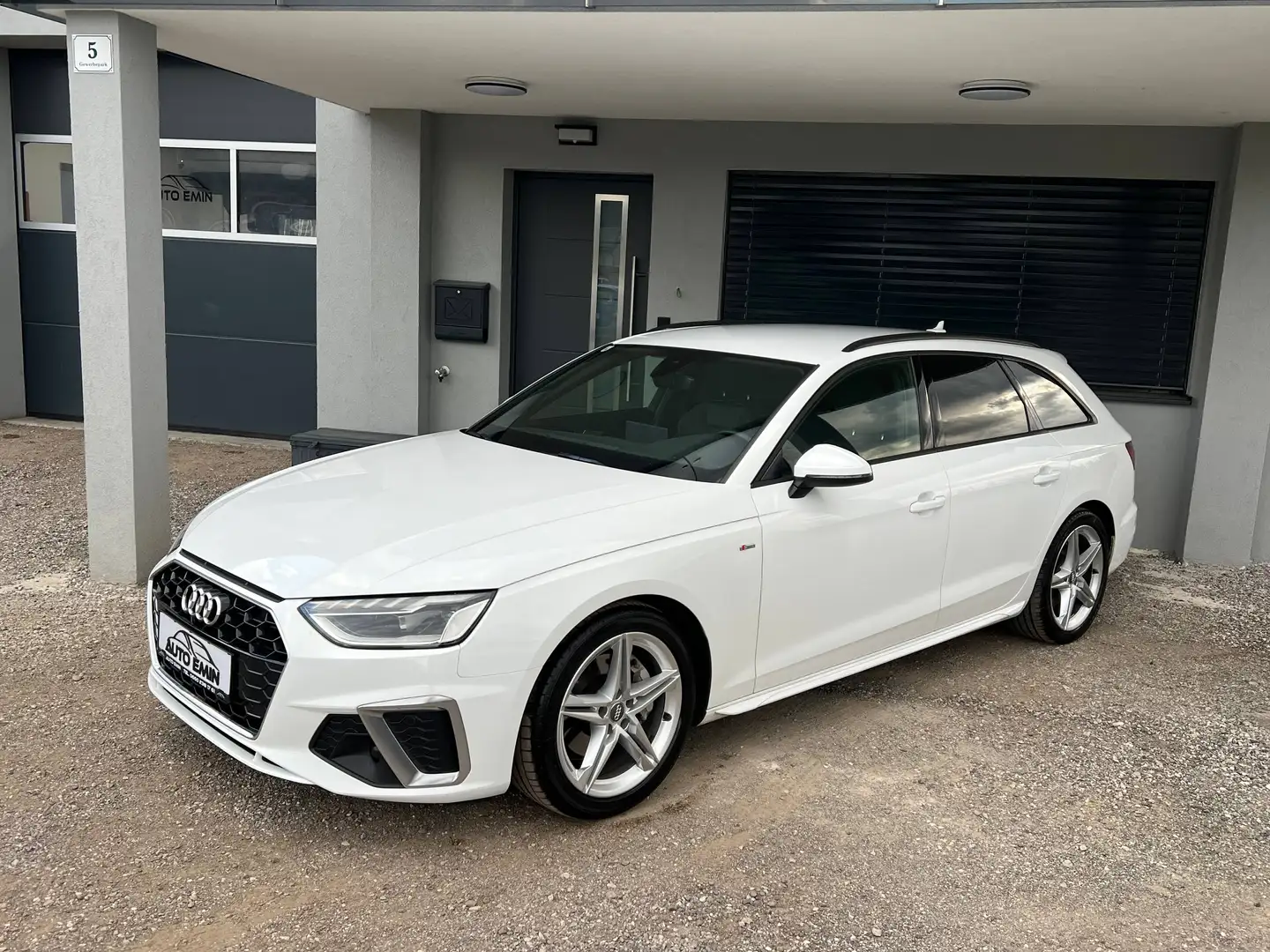 Audi A4 40 TDI S line Weiß - 2