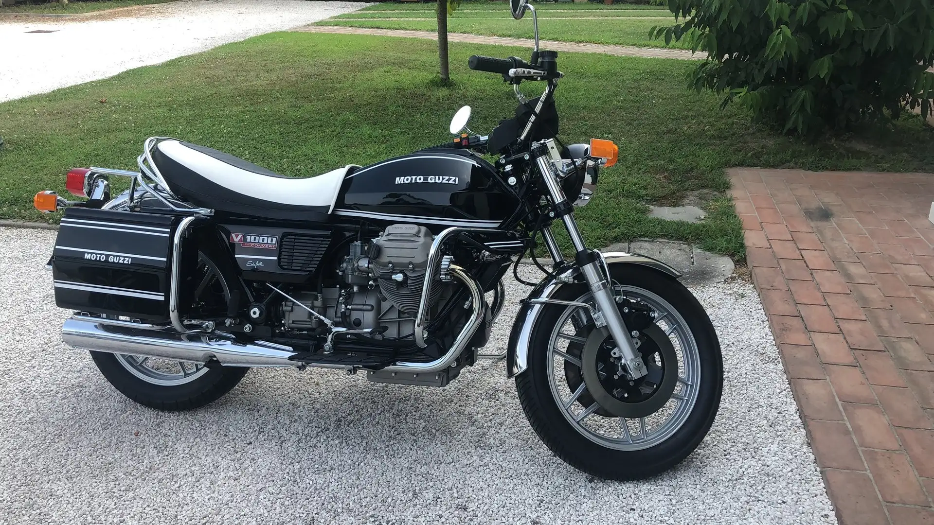 Moto Guzzi 1000 Convert Schwarz - 2